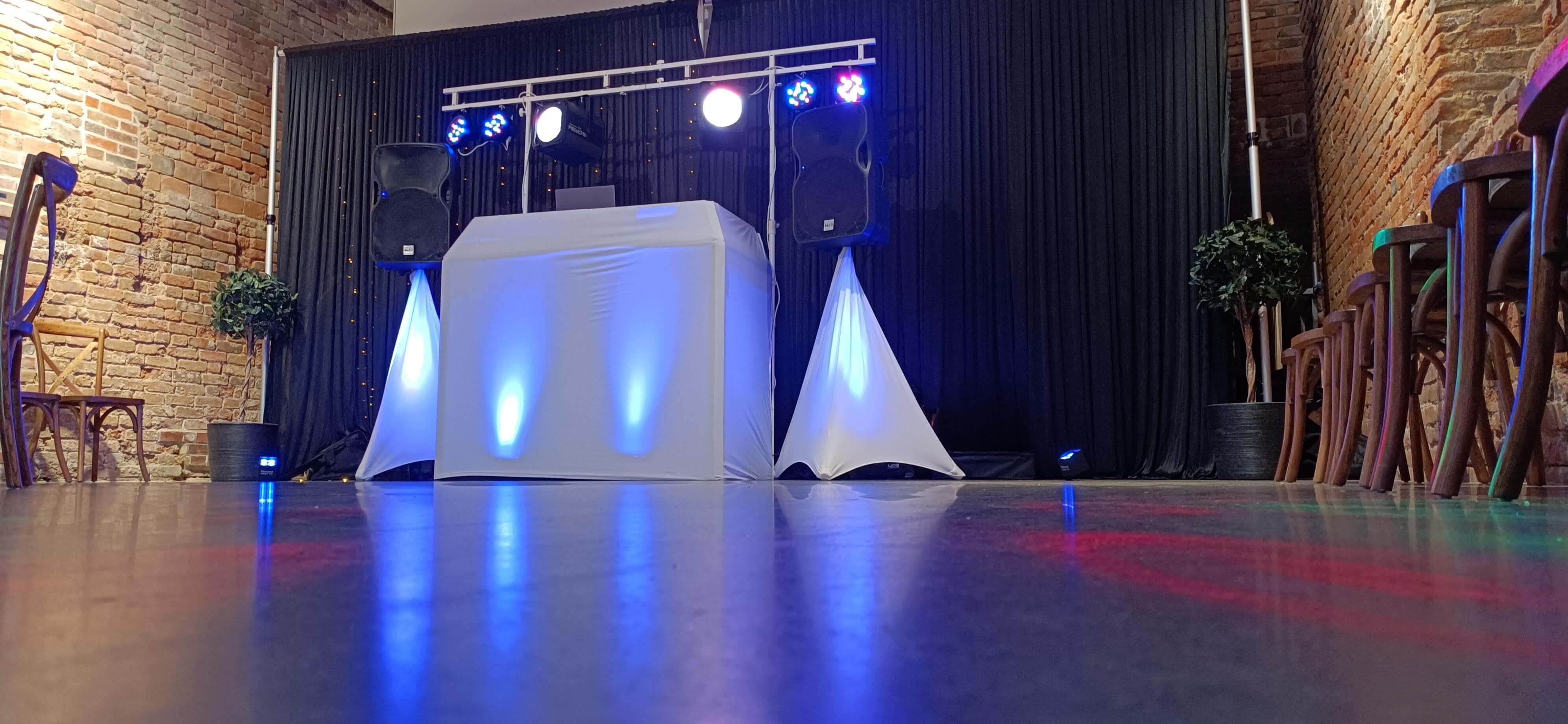 Wedding DJ Llanthony