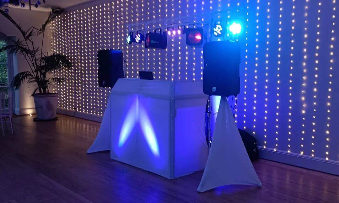10 Tips for Finding Your Perfect Wedding DJ/Disco